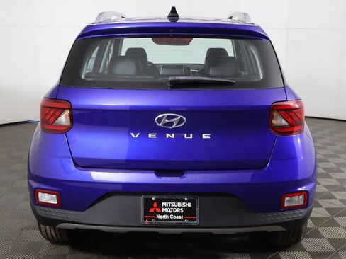 Used 2022 Hyundai Venue Limited FWD image 12