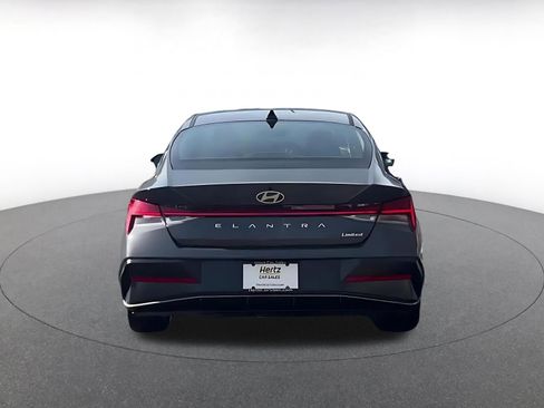 Used 2025 Hyundai Elantra Limited image 12