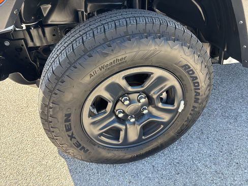 Used 2025 Jeep Wrangler Sport image 31