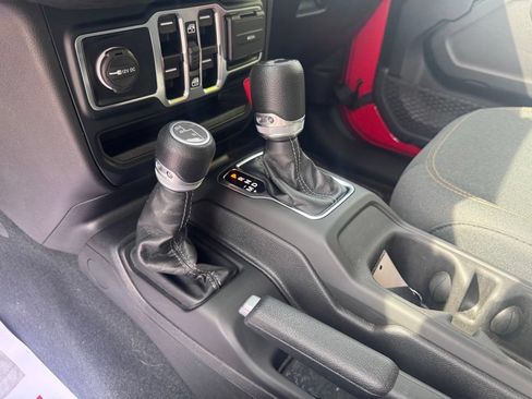 Used 2024 Jeep Wrangler Unlimited Sport AWD/4WD image 19