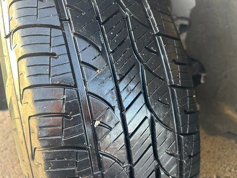 Used 2024 Chrysler Pacifica Touring-L image 11