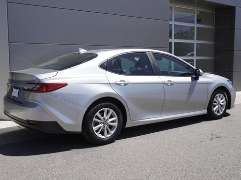 Used 2025 Toyota Camry LE FWD image 4