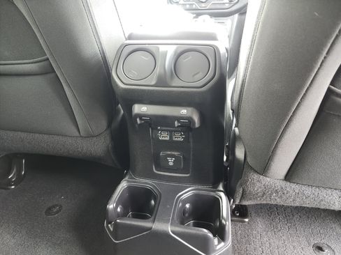 Used 2018 Jeep Wrangler Unlimited Sahara w/ Cold Weather Group AWD/4WD image 24