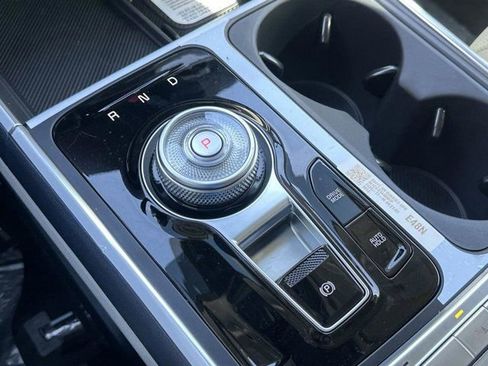 New 2026 Kia Carnival EX FWD image 24