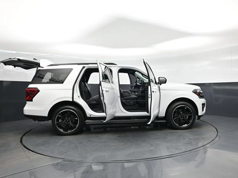 Used 2023 Ford Expedition Limited AWD/4WD image 4