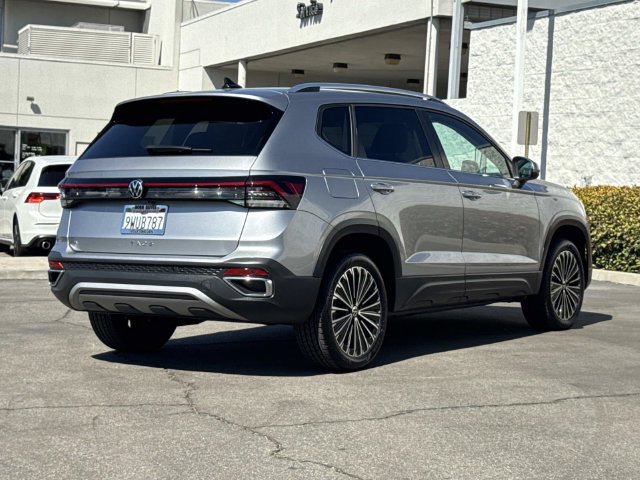 Certified 2025 Volkswagen Taos SE FWD image 5