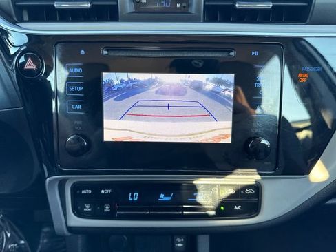 Used 2018 Toyota Corolla LE FWD image 23