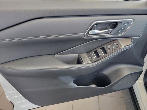 New 2026 Nissan Rogue Platinum image 8