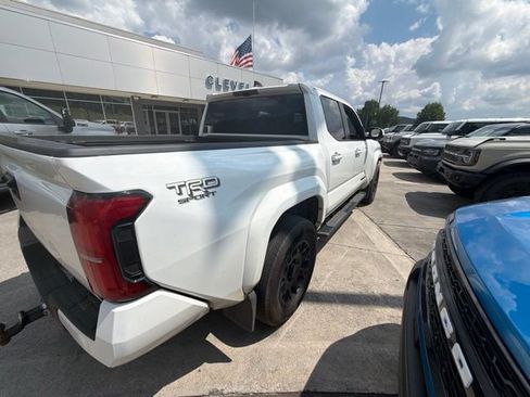 Used 2025 Toyota Tacoma TRD Sport AWD/4WD image 4