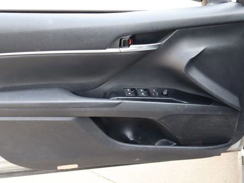 Used 2018 Toyota Camry SE w/ Moonroof Package FWD image 18