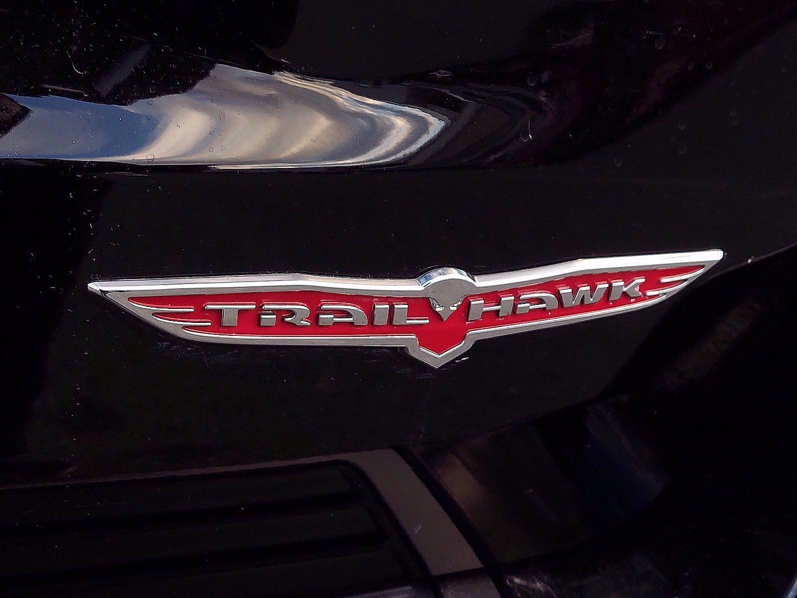 Used 2018 Jeep Grand Cherokee Trailhawk AWD/4WD image 31