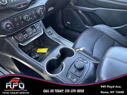 Used 2021 GMC Terrain SLT w/ Infotainment Package II AWD/4WD image 29