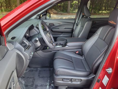 Certified 2025 Honda Passport TrailSport image 12