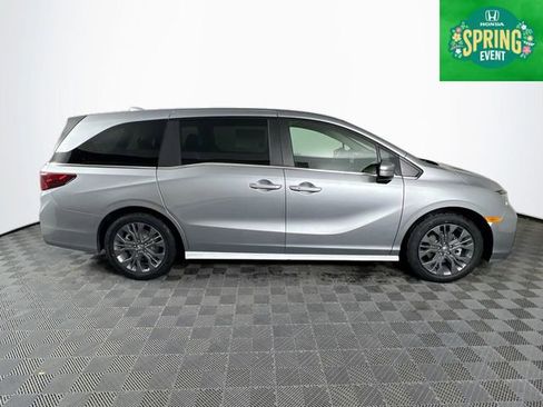 New 2026 Honda Odyssey Touring image 7