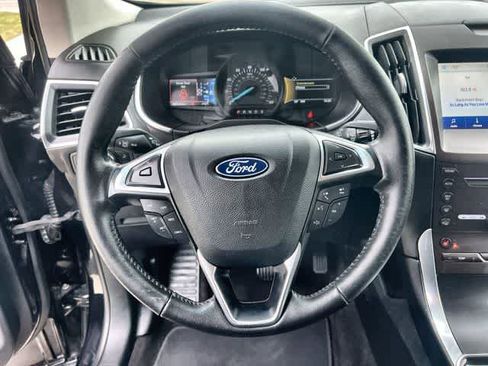 Used 2019 Ford Edge Titanium image 17