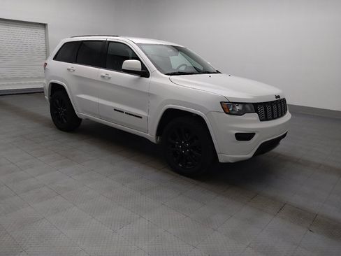 Used 2018 Jeep Grand Cherokee Altitude AWD/4WD image 11