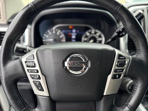 Used 2021 Nissan Titan SV w/ SV Convenience Package image 35