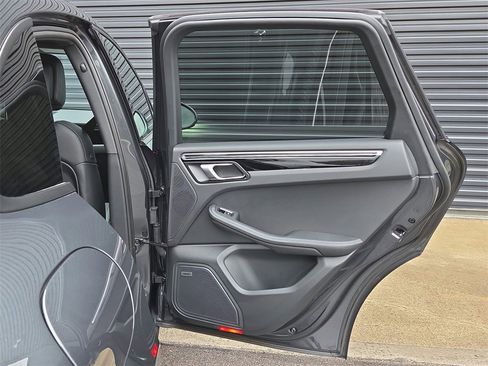 Used 2025 Porsche Macan image 22