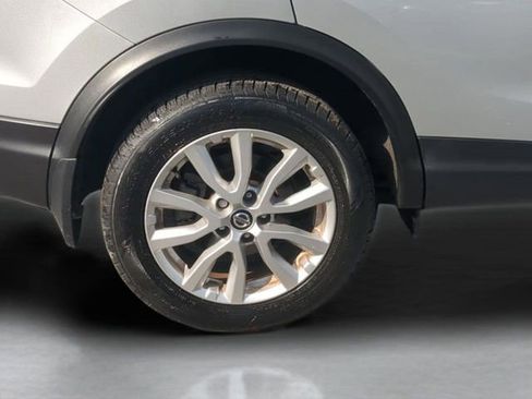 Used 2022 Nissan Rogue Sport SV w/ Technology Package image 11