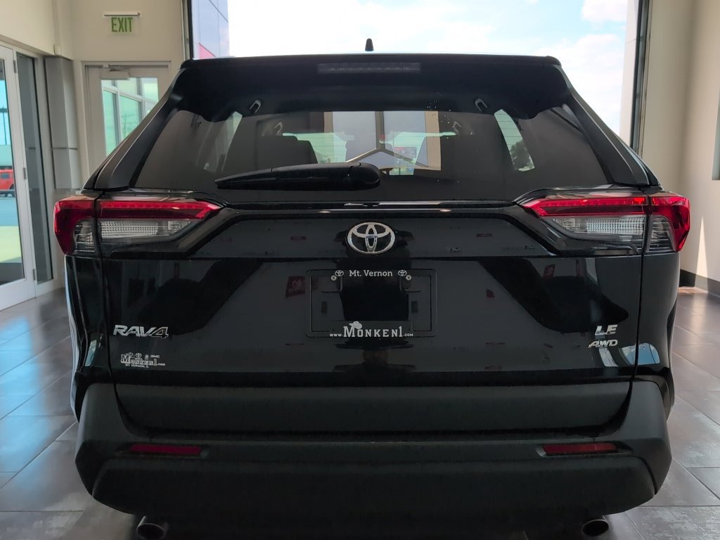Used 2024 Toyota RAV4 LE AWD/4WD image 6