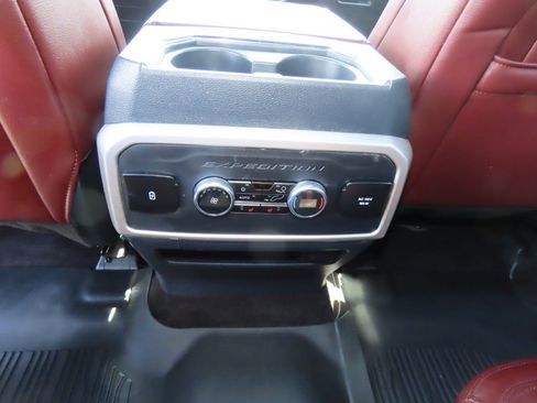 Used 2023 Ford Expedition Limited image 23