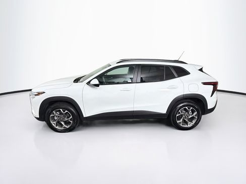 Used 2026 Chevrolet Trax LT FWD image 4