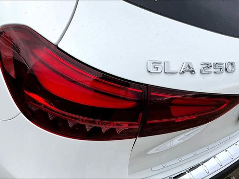 Used 2025 Mercedes-Benz GLA 250 4MATIC image 14