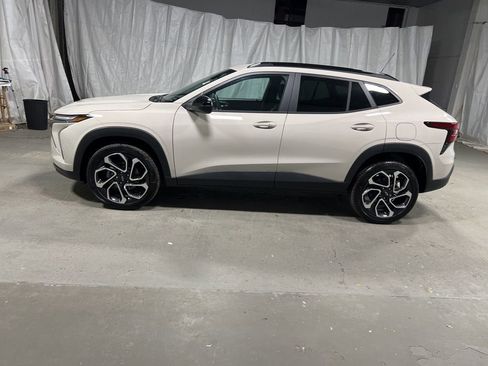 New 2026 Chevrolet Trax RS image 4