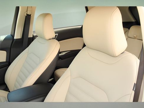 Used 2021 Ford Edge SEL w/ Convenience Package image 17