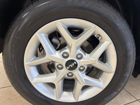 Used 2025 Kia Soul LX w/ LX Technology Package FWD image 15