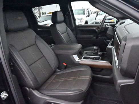 Used 2025 Chevrolet Silverado 1500 High Country w/ Technology Package image 19