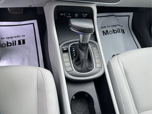 Certified 2025 Hyundai Kona SEL AWD/4WD image 15