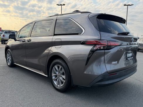 Used 2022 Toyota Sienna LE FWD image 5