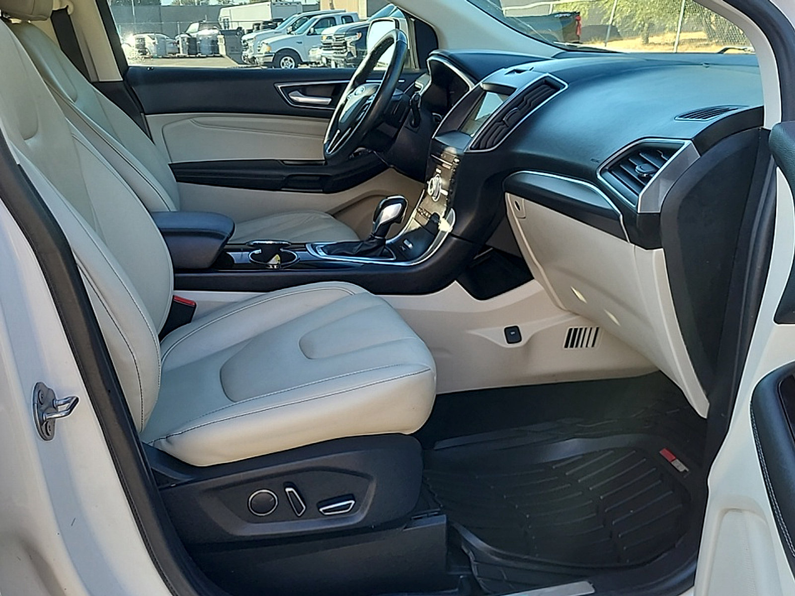Used 2017 Ford Edge Titanium w/ Technology Package AWD/4WD image 10
