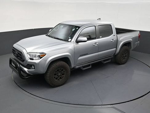 Used 2022 Toyota Tacoma SR5 w/ Technology Package RWD image 12