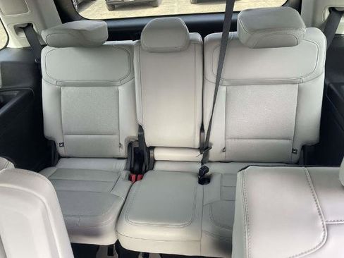 Certified 2025 Ford Expedition Platinum image 27