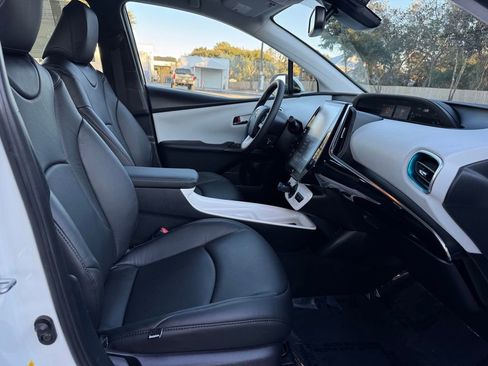 Used 2017 Toyota Prius Prime Advanced image 31