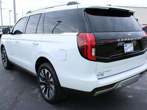 Used 2025 Ford Expedition Platinum w/ Driver's Package AWD/4WD image 9