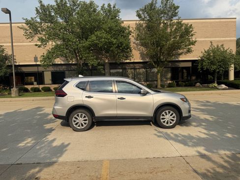 Used 2018 Nissan Rogue S AWD/4WD image 8