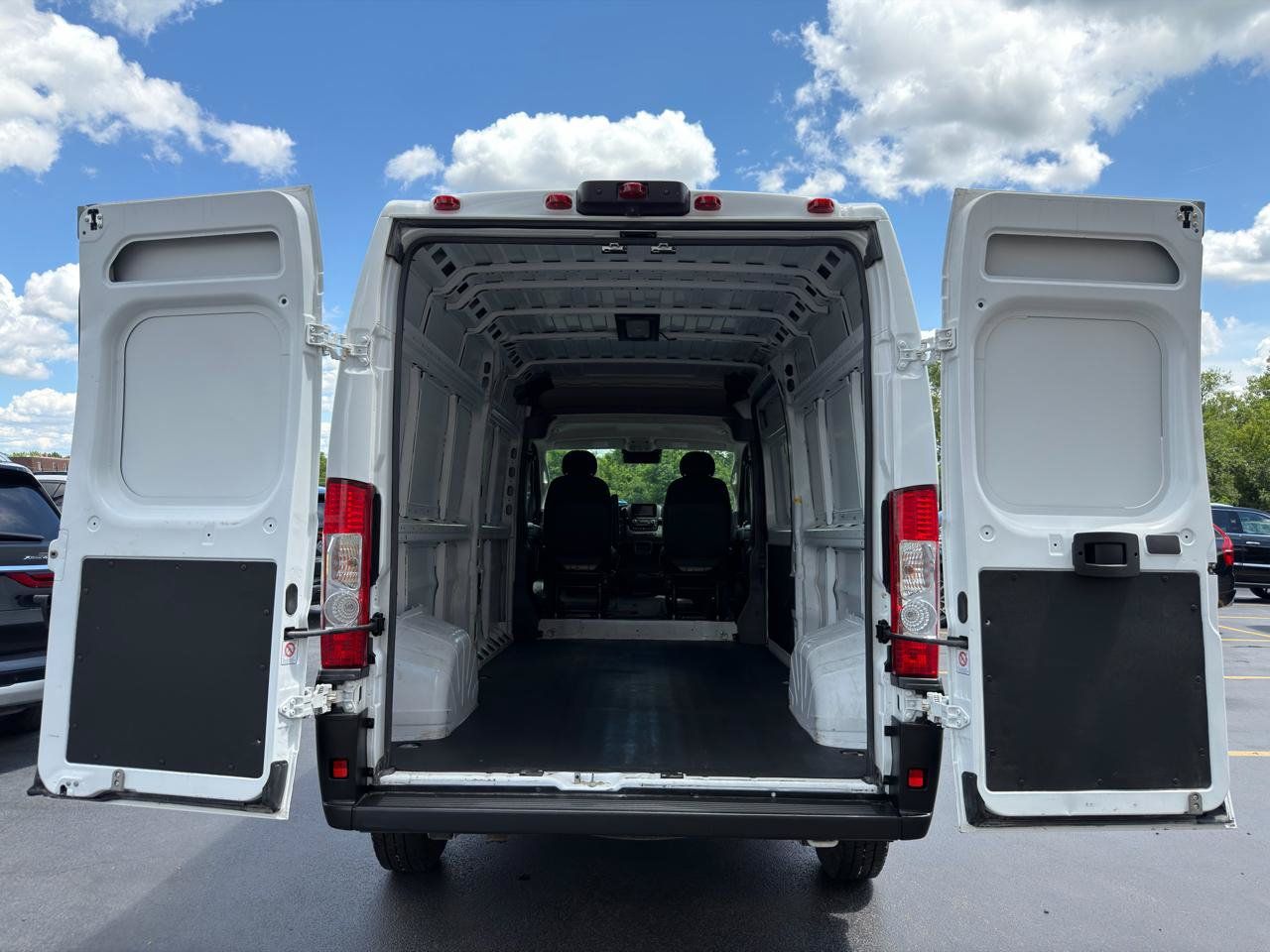 Used 2024 RAM ProMaster 2500 w/ Convenience Group FWD image 32