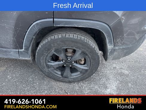 Used 2020 Jeep Cherokee Latitude Plus image 11