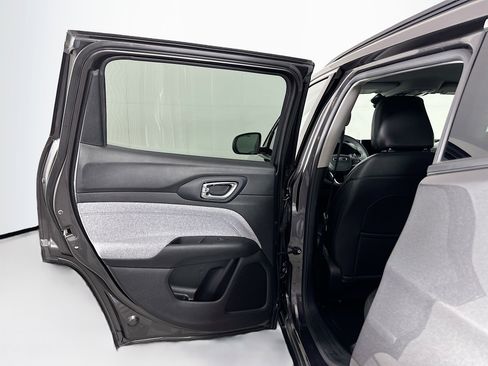 Used 2022 Jeep Compass Latitude image 25