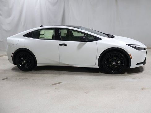 New 2026 Toyota Prius Plug-In Hybrid FWD image 8