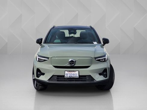 Certified 2023 Volvo XC40 Recharge Ultimate image 2