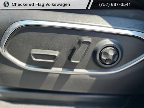 Used 2024 Jeep Wagoneer Series II w/ Flexible Seating Group AWD/4WD image 23