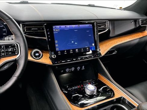 Used 2025 Jeep Grand Wagoneer L Series III w/ Rear-Seat Entertainment Group AWD/4WD image 7