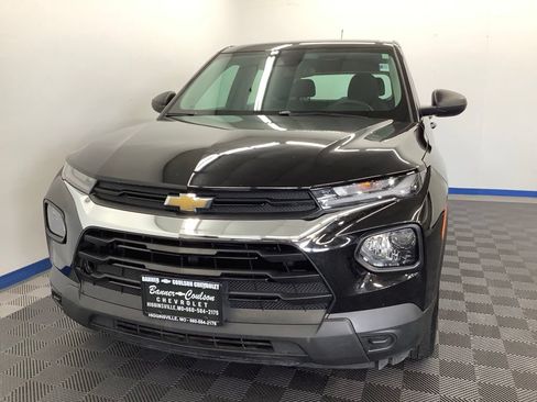 Used 2023 Chevrolet TrailBlazer LS FWD image 2