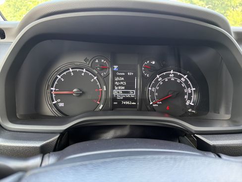 Certified 2022 Toyota 4Runner SR5 Premium w/ Moonroof Package RWD image 10