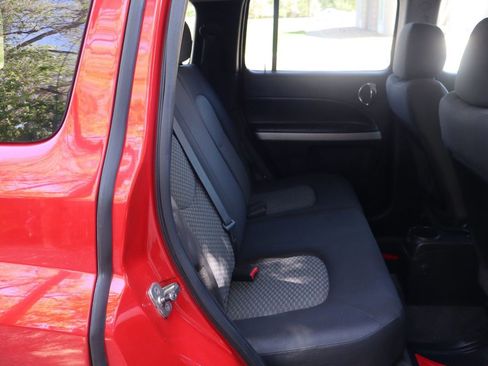 Used 2011 Chevrolet HHR LS image 21