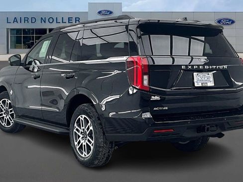 New 2026 Ford Expedition Active image 3
